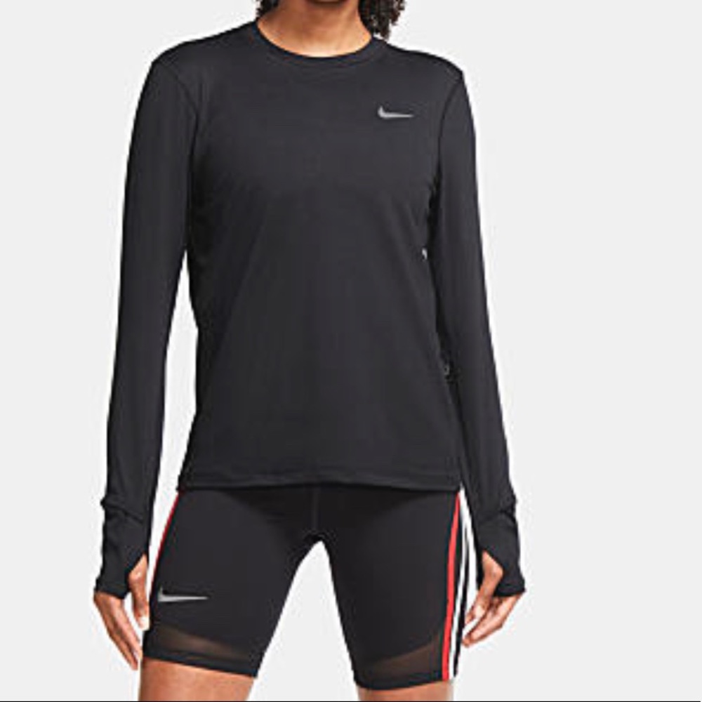 Form fitting Black Nike longlseeve